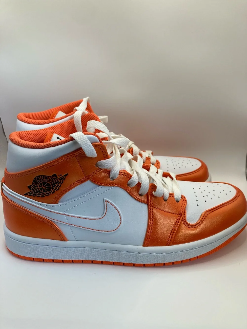Air Jordan 1 Mid SE Electro Orange M7.5 (NIB)